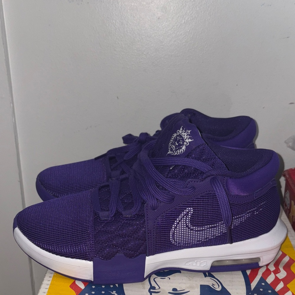 Nike Lebron Witness 8 TB size 9.5